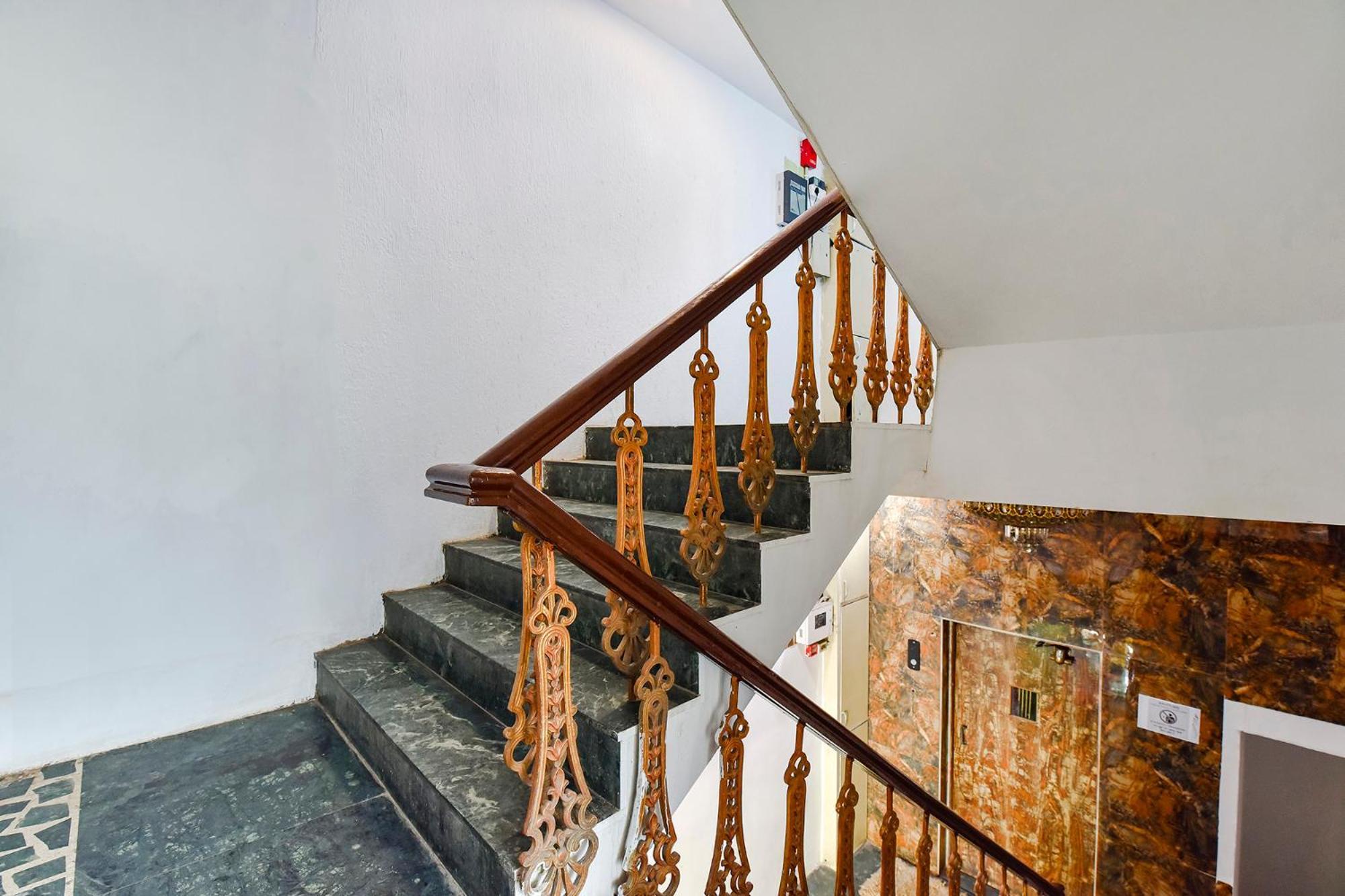 Fabhotel Crystal Inn II - Paldi Char Rasta Ahmedabad Bagian luar foto