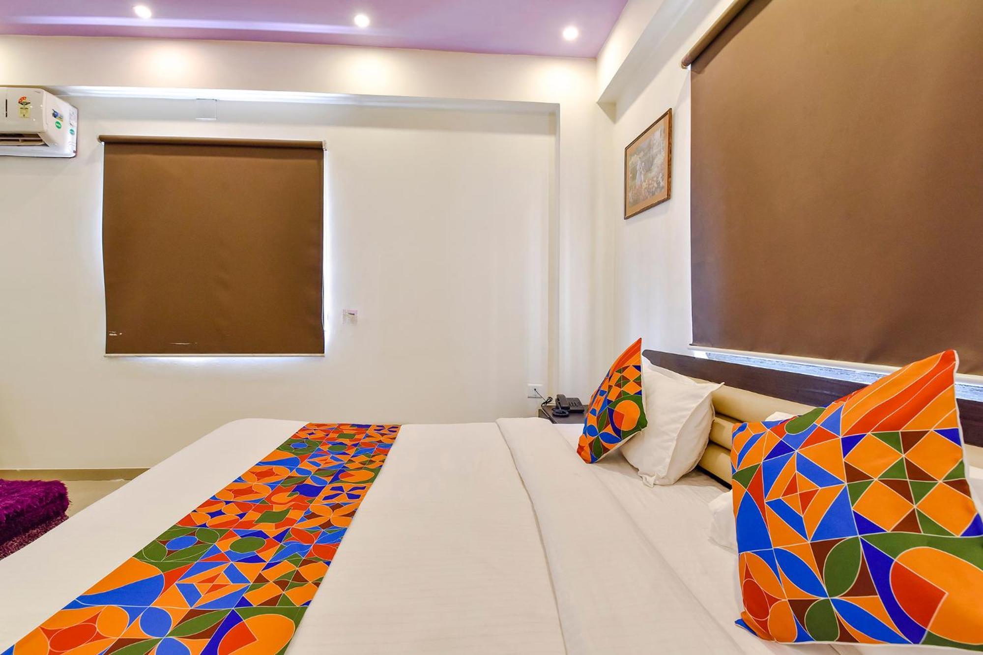 Fabhotel Crystal Inn II - Paldi Char Rasta Ahmedabad Bagian luar foto