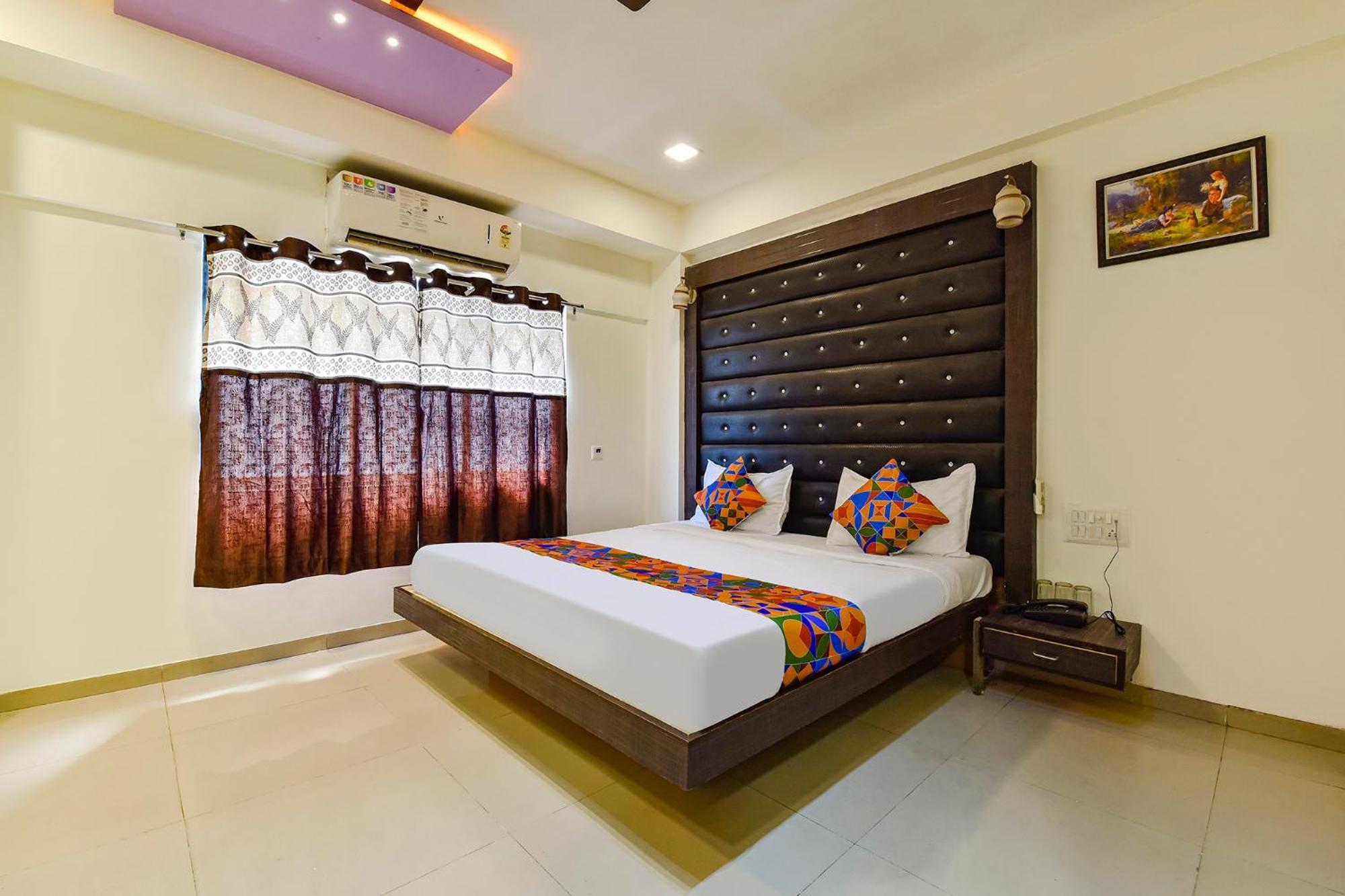 Fabhotel Crystal Inn II - Paldi Char Rasta Ahmedabad Bagian luar foto